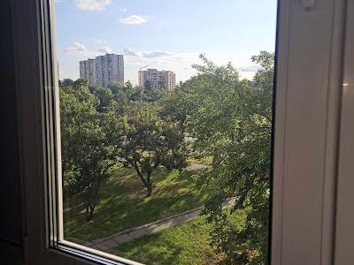 квартира за адресою Київ, Райдужна вул., 3
