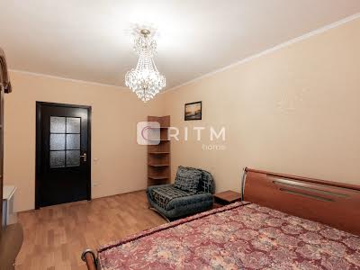 квартира за адресою Феодосійський пров., 14А
