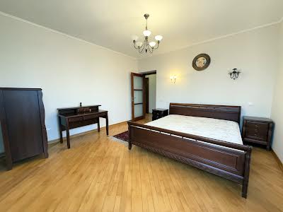 квартира за адресою Панаса Мирного вул., 28а