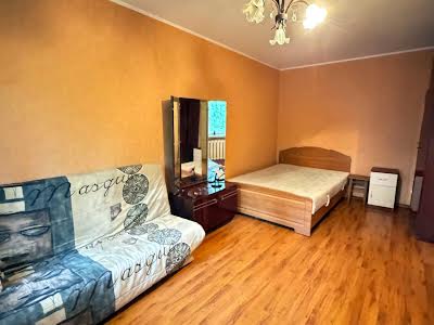 квартира за адресою Космонавтів вул., 44
