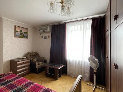 квартира за адресою Бутишів пров. (Андрія Іванова вул.), 12