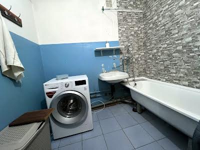 квартира за адресою Машинобудівників вул., 1-В