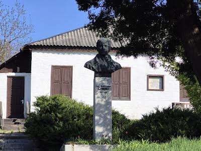 будинок за адресою Шкільна, 9