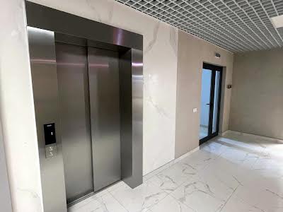 комерційна за адресою Газова вул., 7