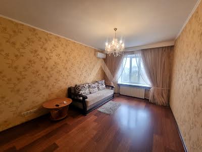 квартира за адресою Українська вул., 6А