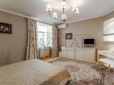 квартира за адресою Кропивницького вул., 8