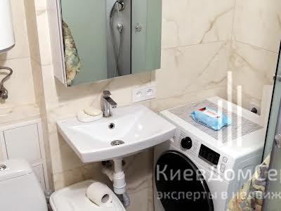 квартира за адресою Київ, Салютна вул., 17