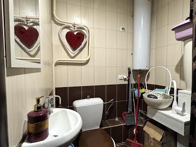 комерційна за адресою Київська вул., 290