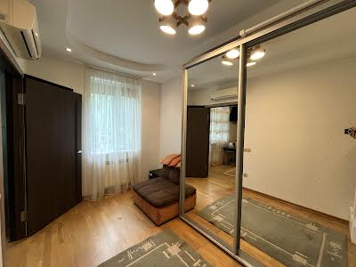 квартира за адресою Волинська вул., 8