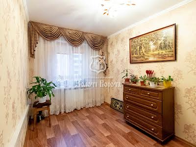 квартира за адресою Милославська вул., 17-А