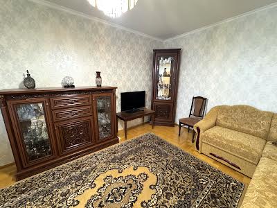 квартира за адресою Анни Ахматової вул., 6