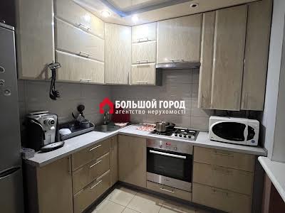 квартира за адресою Карпенка-Карого вул., 11