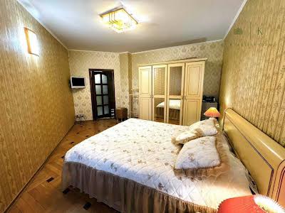 квартира за адресою Гольдбергівська вул. (1-ї Кінної Армії), 9