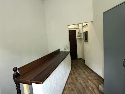 комерційна за адресою Різні пл., 4