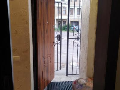 квартира за адресою Олександра Кониського вул. (Володарського), 10