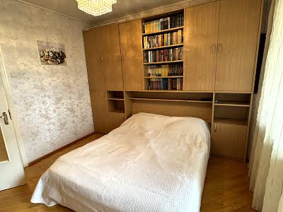 квартира за адресою Анни Ахматової вул., 6