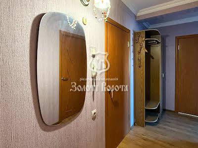 квартира за адресою Ореста Левицького вул. (Академіка Курчатова), 13