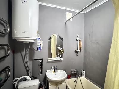 квартира за адресою Космонавтів вул., 28
