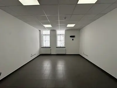 комерційна за адресою Малоголосківська вул., 8д