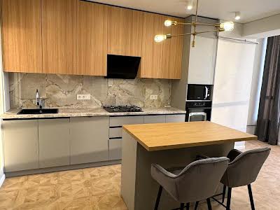 квартира за адресою Домбровського вул., 75