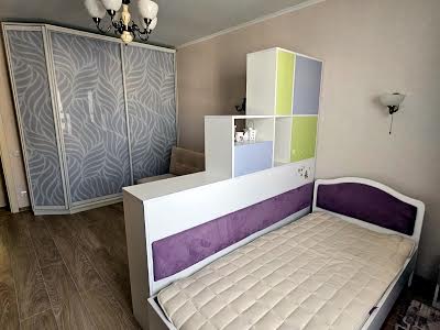 квартира за адресою Урлівська вул., 24
