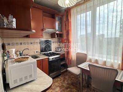 квартира за адресою Поздовжня вул., 3б