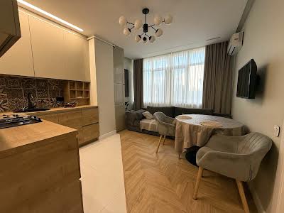 квартира за адресою Юнацька вул., 19