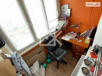 квартира за адресою Анни Ахматової вул., 4
