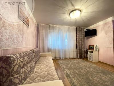 квартира за адресою Воскресенська, 13б
