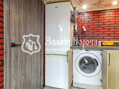комерційна за адресою Марка Черемшини вул., 38а