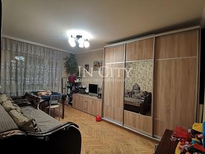 квартира за адресою Дегтярівська вул., 15