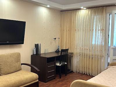 квартира за адресою Анни Ахматової вул., 15