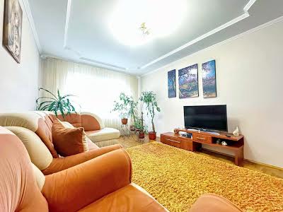 квартира за адресою Василя Симоненка вул., 7