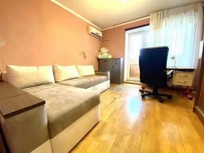 квартира за адресою Святошинська пл., 1