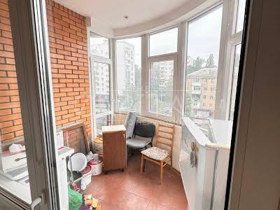 коммерческая по адресу Леси Украинки бульв., 7-А