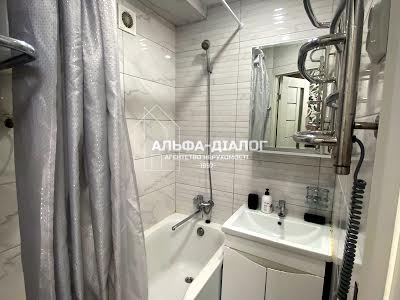 квартира за адресою Академіка Доброхотова вул., 12