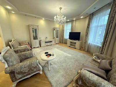 квартира за адресою Шовковична вул., 32/34