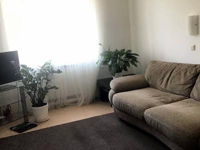 квартира за адресою Метробудівська вул., 8