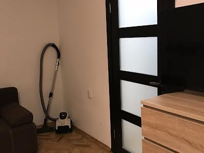 квартира за адресою Олега Ольжича вул., 8