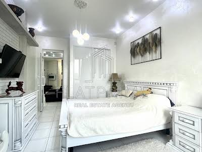 квартира за адресою Озерна вул., 3