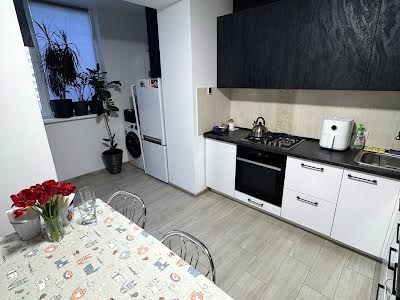 квартира по адресу Співдружності ул., 1