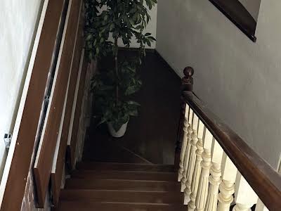 комерційна за адресою Різні пл., 4