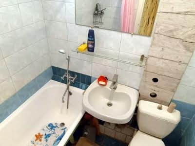 квартира по адресу Строителей ул., 27