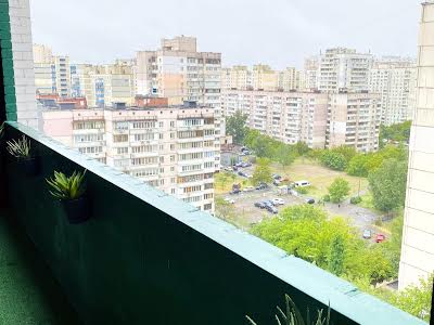 квартира за адресою Анни Ахматової вул., 16-Б