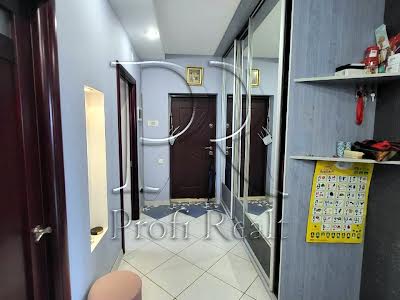 квартира за адресою Анни Ахматової вул., 31