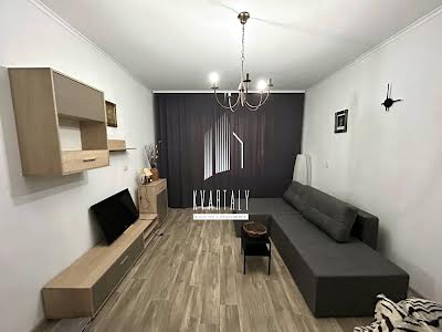 квартира за адресою Срібнокільська вул., 8