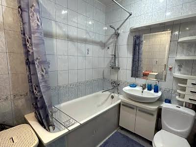 квартира за адресою Плугова вул., 2а