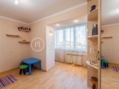 квартира за адресою Радченка Петра вул., 4