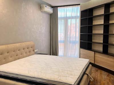 квартира за адресою Регенераторна вул., 4