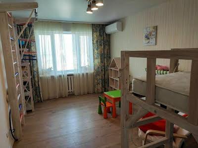 квартира за адресою Лаврська вул. (Січневого Повстання), 4